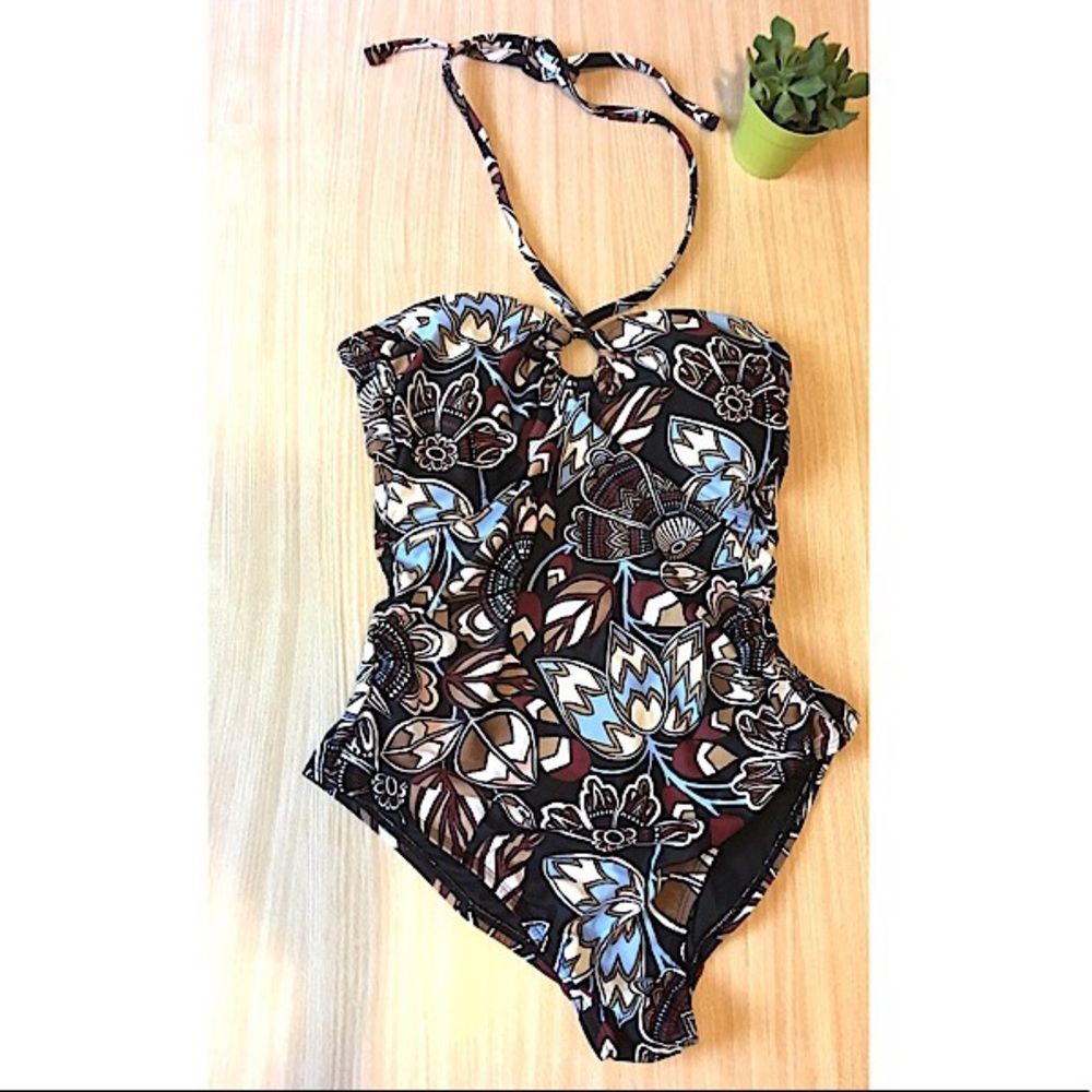 ✨NWT One Piece Halter Neck Swimsuit